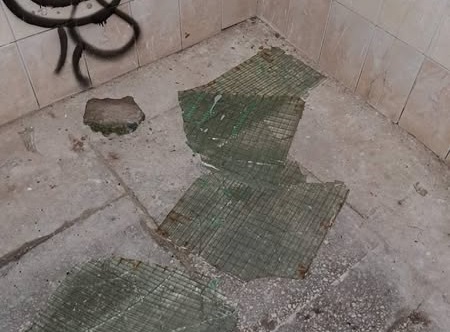 Вандалізм у Гідропарку: група підлітків умисно пошкодила громадську вбиральню