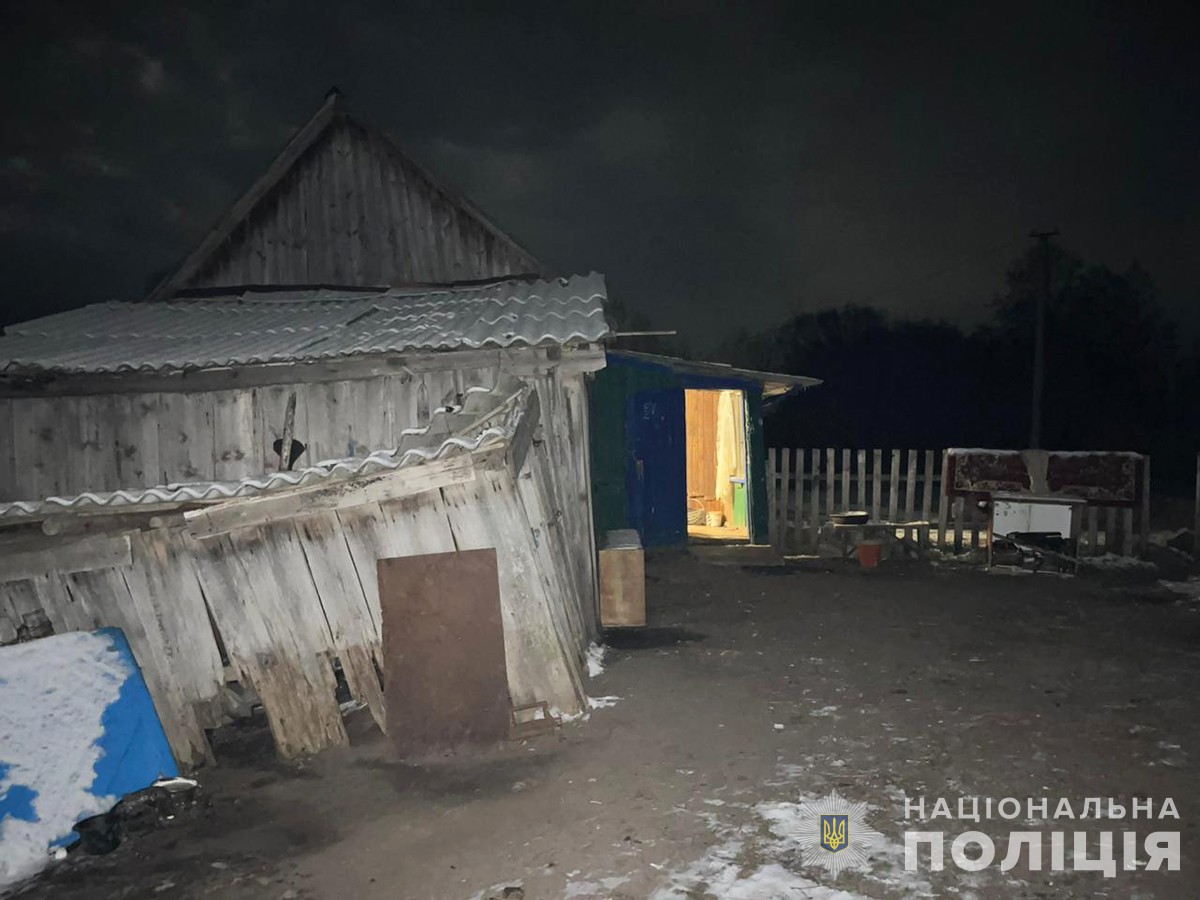 У Лугинській громаді 39-річна жінка під час сварки поранила співмешканця кухонним ножем