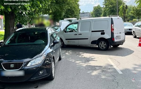 У Житомирі на вулиці Перемоги зіткнулися 4 автівки, постраждалих немає