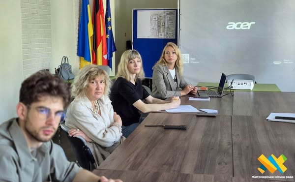Архітектори про нові ДБН та безбар'єрне місто: у Житомирі обговорили зміни в підходах до проєктування будівель і облаштування публічного простору