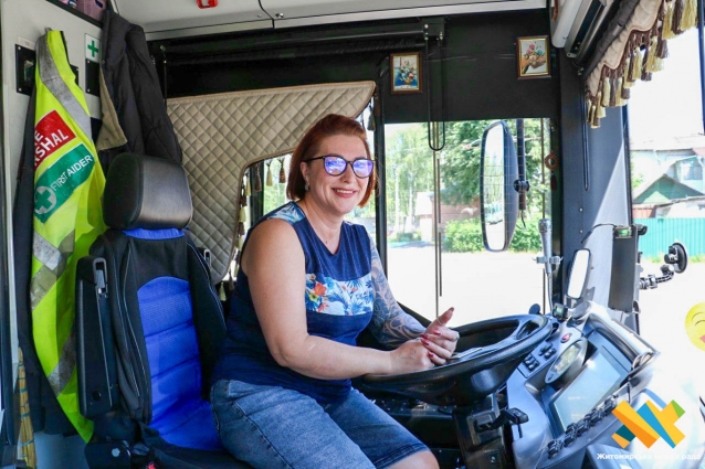 «Місто спить, а я вже в рейсі»: історія житомирянки, яка понад 12 років керує тролейбусом