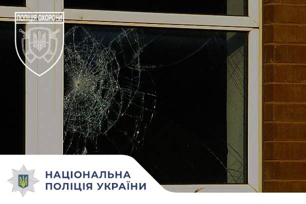 У Житомирі затримано 25-річного чловіка, який пошкодив вікно магазину