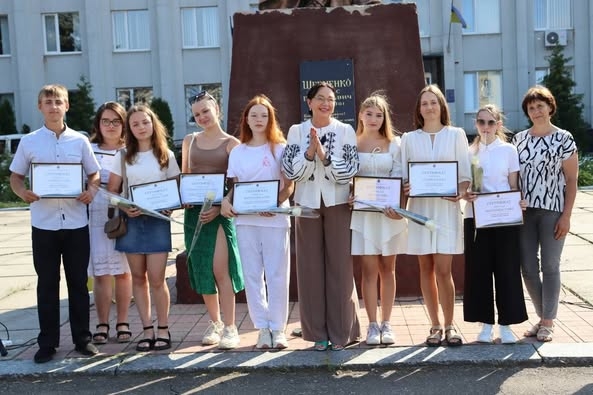 У Ружині вручили грошові сертифікати для молоді за успіхи в навчанні (ФОТО)