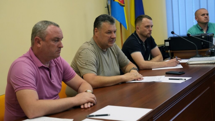 У селі Березина провели збори громадян, житло яких постраждало від вибуху на підприємстві