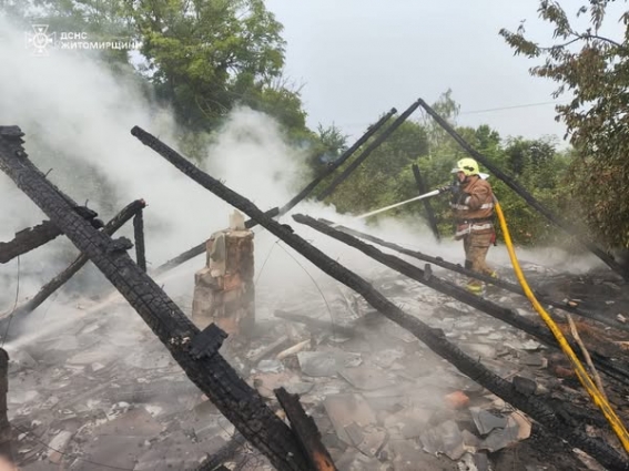 На Бердичівщині ліквідовано загоряння даху приватної оселі, що ймовірно зайнявся через розряд блискавки