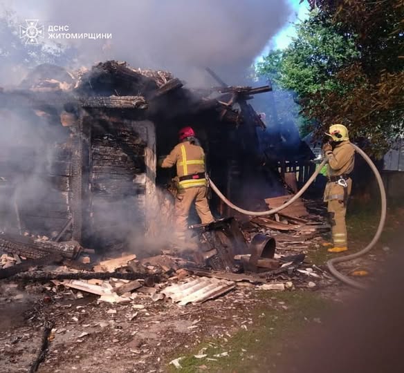 У Житомирському районі ліквідовано пожежу в приватному домоволодінні