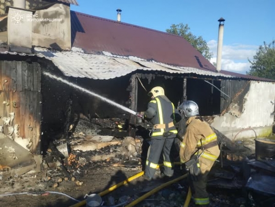 У Звягельському районі під час пожежі опіки різного ступеню тяжкості отримав 60-річний чоловік