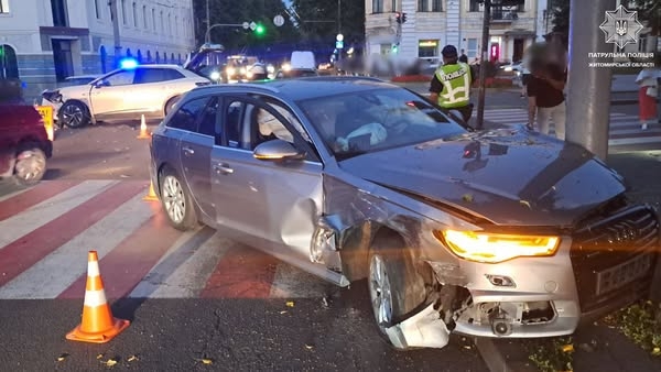 У Житомирі на перехресті вулиці Великої Бердичівської та Старого бульвару сталося ДТП без потерпілих