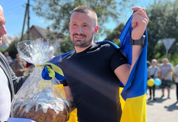 Черняхівська громада зустріла Героя: з полону повернуся Михайло Ястрембович