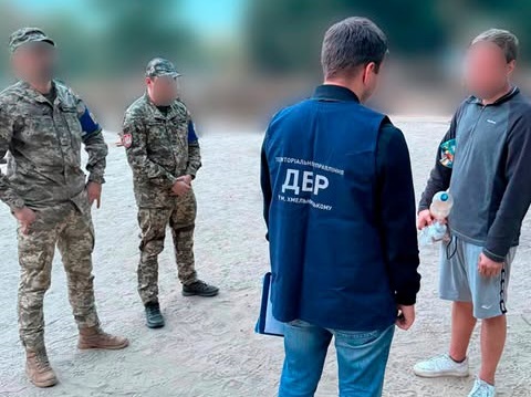 На Житомирщині двоє військових втекли зі зброєю: одного вже знайшли