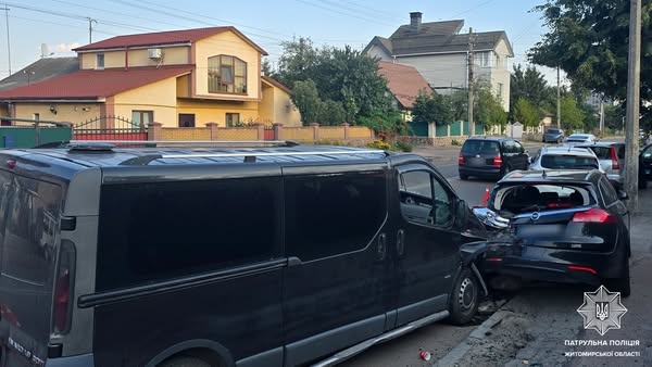 У Житомирі чоловік у стані сп'яніння вчинив ДТП за участю 4 автомобілів: на водія склали адміністративні матеріали