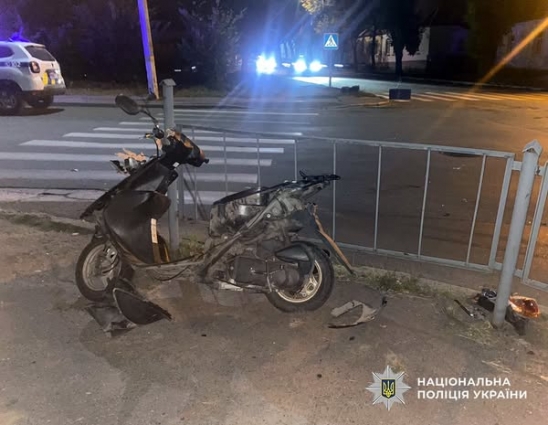 Унаслідок зіткнення мопеда та фургона в Малині травмовано двох чоловіків, один з них був п'яний