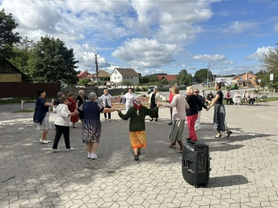 У Звягелі відбулося свято танцю та життєлюбства для людей поважного віку «Осінь у русі»
