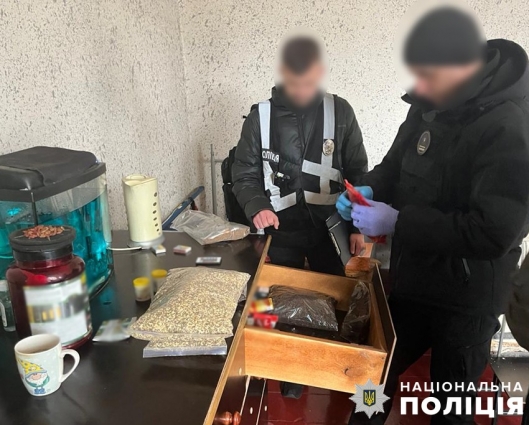 На Житомирщині викрили чотирьох арештантів виправної колонії, які ошукали чоловіків під приводом надання інтимних послуг