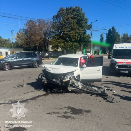 У Житомирі на перехресті вулиць Чуднівської та Шпаковської сталася ДТП, є постраждалі