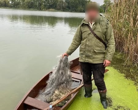 Держекоінспектори зафіксували незаконний продаж водних біоресурсів у Бердичеві, а на річці Гнилоп’ять – факт браконьєрства