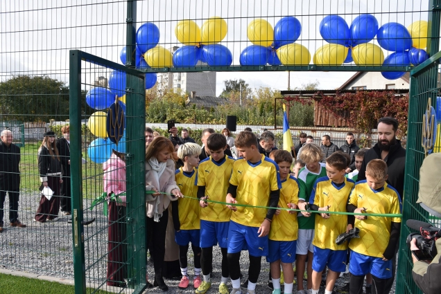У Бердичеві в ліцеї №10 відкрили новий спортивний майданчик