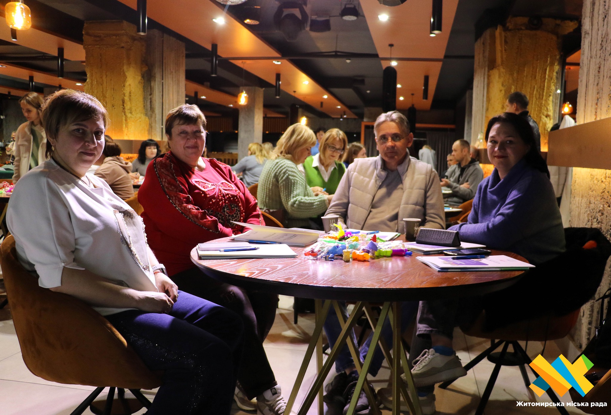 «Терапія базується на довірливих стосунках»: у Житомирі стартував чотириденний тренінг за методикою TBRI — для тих, хто виховує й підтримує дітей