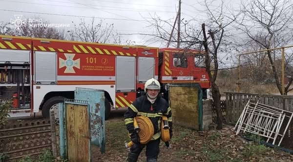 На Коростенщина на пожежі травмувалася жінка, яка самостійно намагалася загасити полум'я