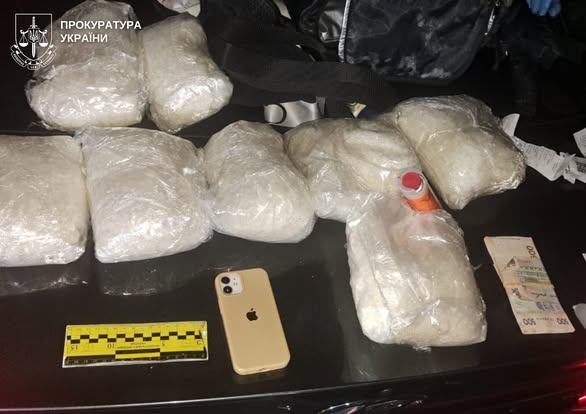 Кур’єру з Дніпропетровської області, який перевозив понад 13 кг психотропів до Житомира повідомили про підозру