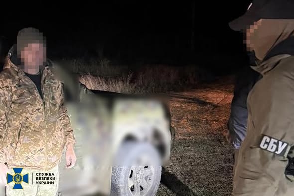 На Житомирщині затримали контрактника, який намагався налагодити нелегальний продаж бойового озброєння у прикордонні області