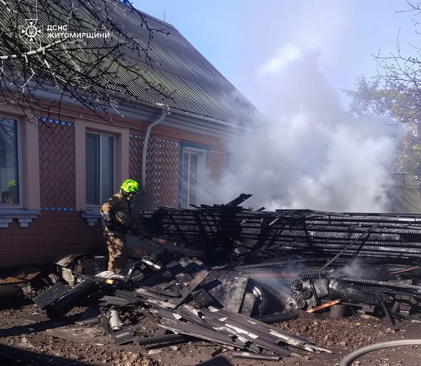 У Коростишеві опіки рук та обличчя отримав 72-річний чоловік, який самостійно намагався ліквідувати пожежу