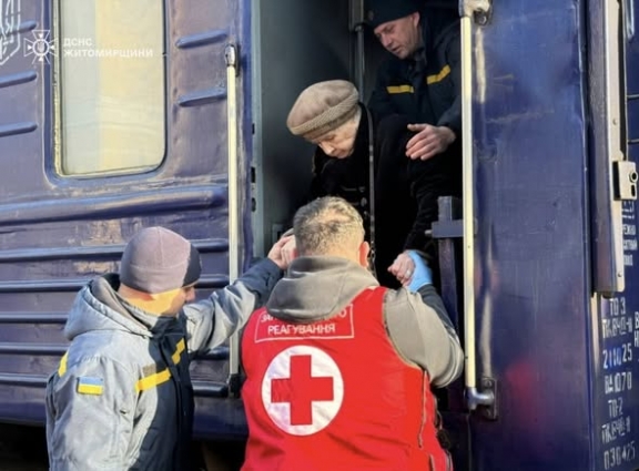 До Бердичева евакуювали 10 літніх людей із прифронтових областей