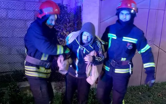 У Бердичеві рятувальники допомогли чоловіку, який з невідомих причин опинився у водовідвідному каналі