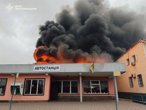 У Чуднові рятувальники ліквідували пожежу в будівлі автостанції