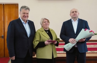 У Житомирі під час сесії облради відзначили державними нагородами та почесними званнями жителів області