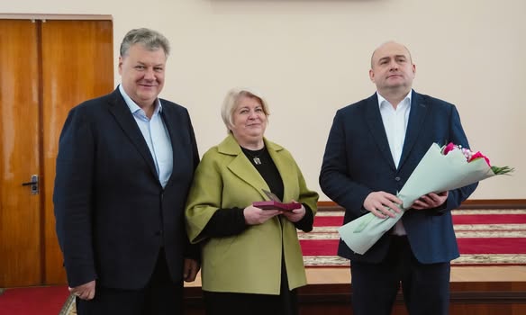 У Житомирі під час сесії облради відзначили державними нагородами та почесними званнями жителів області