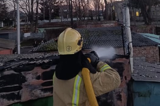 Рятувальники ліквідували пожежу в приватному гаражі у Житомирі
