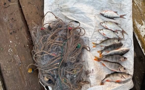 На Бердичівщині на річці Гуйва затримали двох чоловіків за порушення правил рибальства