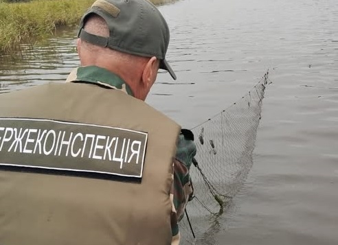 Екоінспекція посилює контроль і проводить роз’яснювальну роботу щодо заборони вилову риби у зимувальних ямах