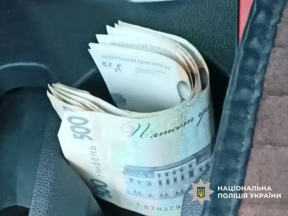 У Любарській громаді водій вантажівки пропонував хабар поліцейським: розпочато досудове розслідування