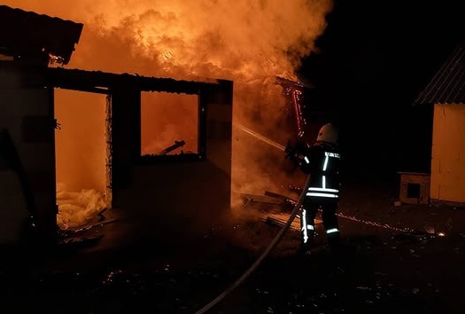 У Житомирському районі під час пожежі у приватній оселі виявлено тіло чоловіка