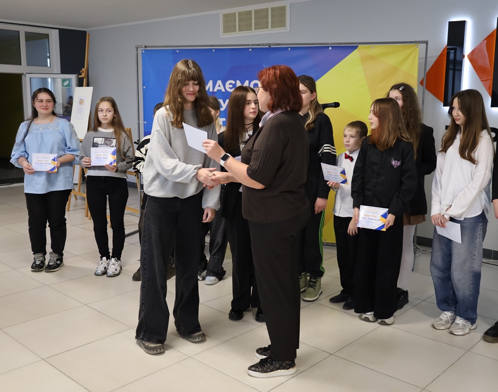 У Звягелі вручили грошові сертифікати талановитій молоді громади