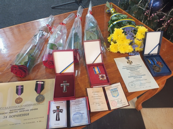 У Новій Боровій вручили посмертні відзнаки родинам Героїв та нагороду за поранення військовому