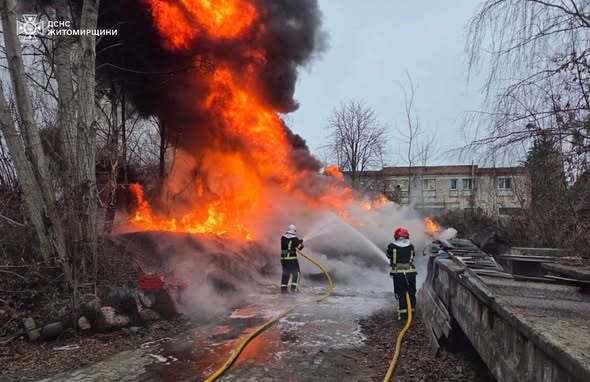 У Малині вогнеборці ліквідували займання шин на площі 50 кв. м.