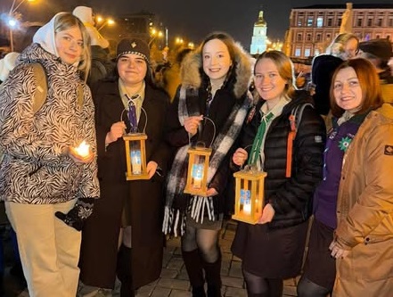 У Житомир пластуни привезли Вифлеємський вогонь Миру