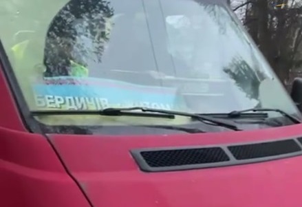 Водій та перевізник отримали штраф за відмову у безкоштовному проїзді ветерану на Житомирщині