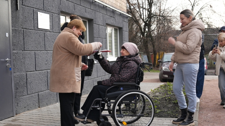 Сім родин внутрішньо переміщених осіб отримали муніципальне житло в Житомирі