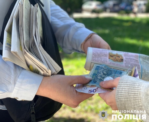 Залишила пенсіонерів без соціальних виплат та періодики: у Житомирі викрили листоношу в незаконних оборудках
