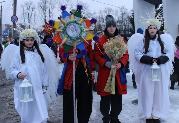 У районному центрі на Житомирщині відбулася Різдвяна хода вертепів «Звягель колядує з вірою й добром»