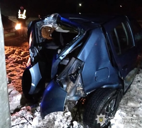 У Житомирському районі в ДТП загинув водій: автівка врізалась у стовп