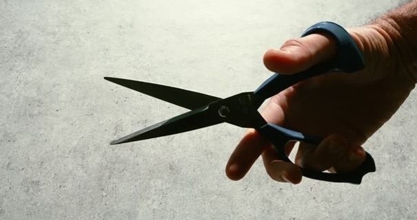 У Житомирі затримали чоловіка, який поранив товариша манікюрними ножицями