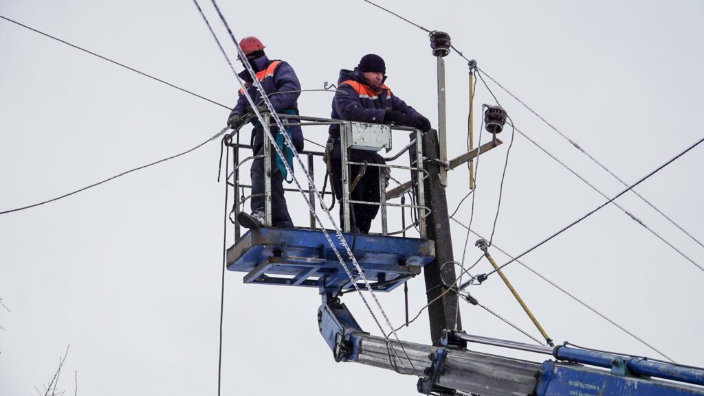 На Житомирщині відновлено електропостачання для понад 21 000 абонентів