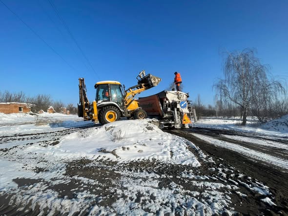 Проїзд дорогами державного значення Житомирщини – без ускладнень, техніка скидає сніг зі з’їздів та примикань