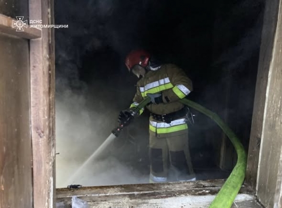У Бердичівському районі під час пожежі в будинку виявили тіла двох людей