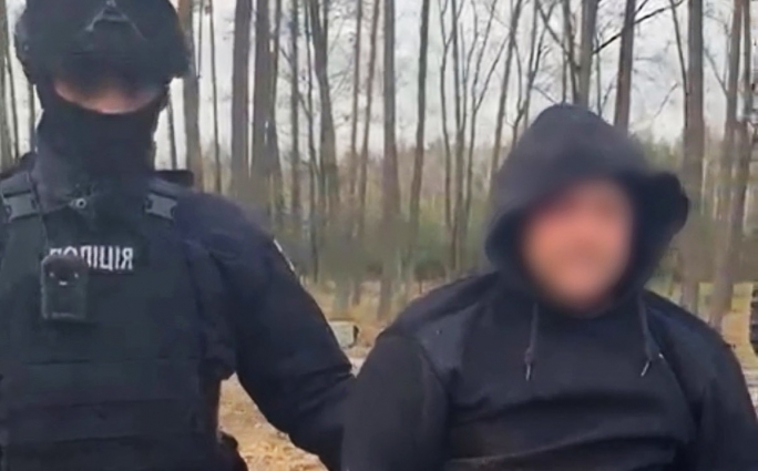 На Житомирщині затримали чоловіка, який видавав себе за військового та «заробляв» на життя, випрошуючи гроші на дрон для підрозділу